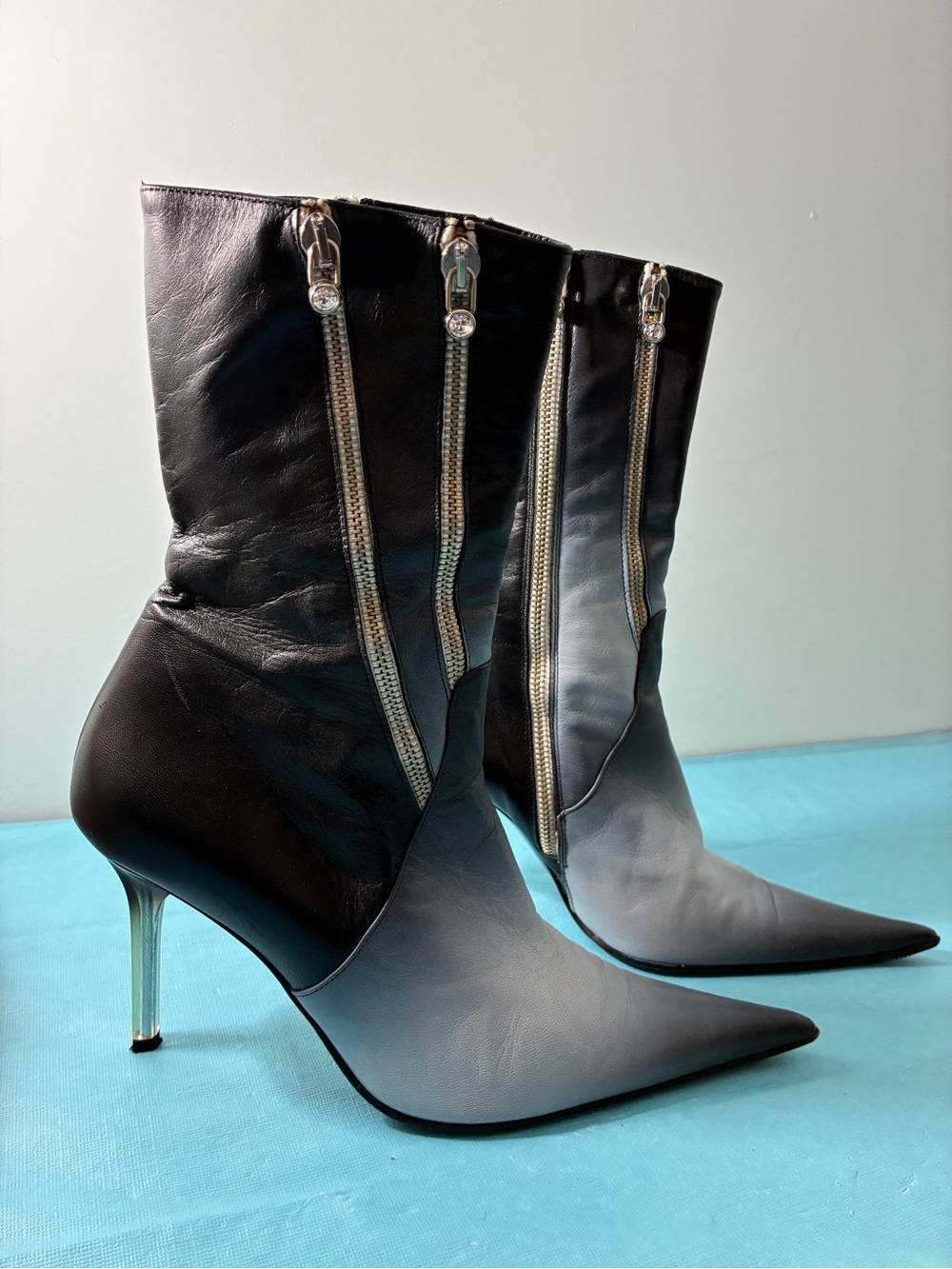 MARA 2000 Y2K Black and Gray Ombre Pointed Toe Zip-Accent - Size 38
